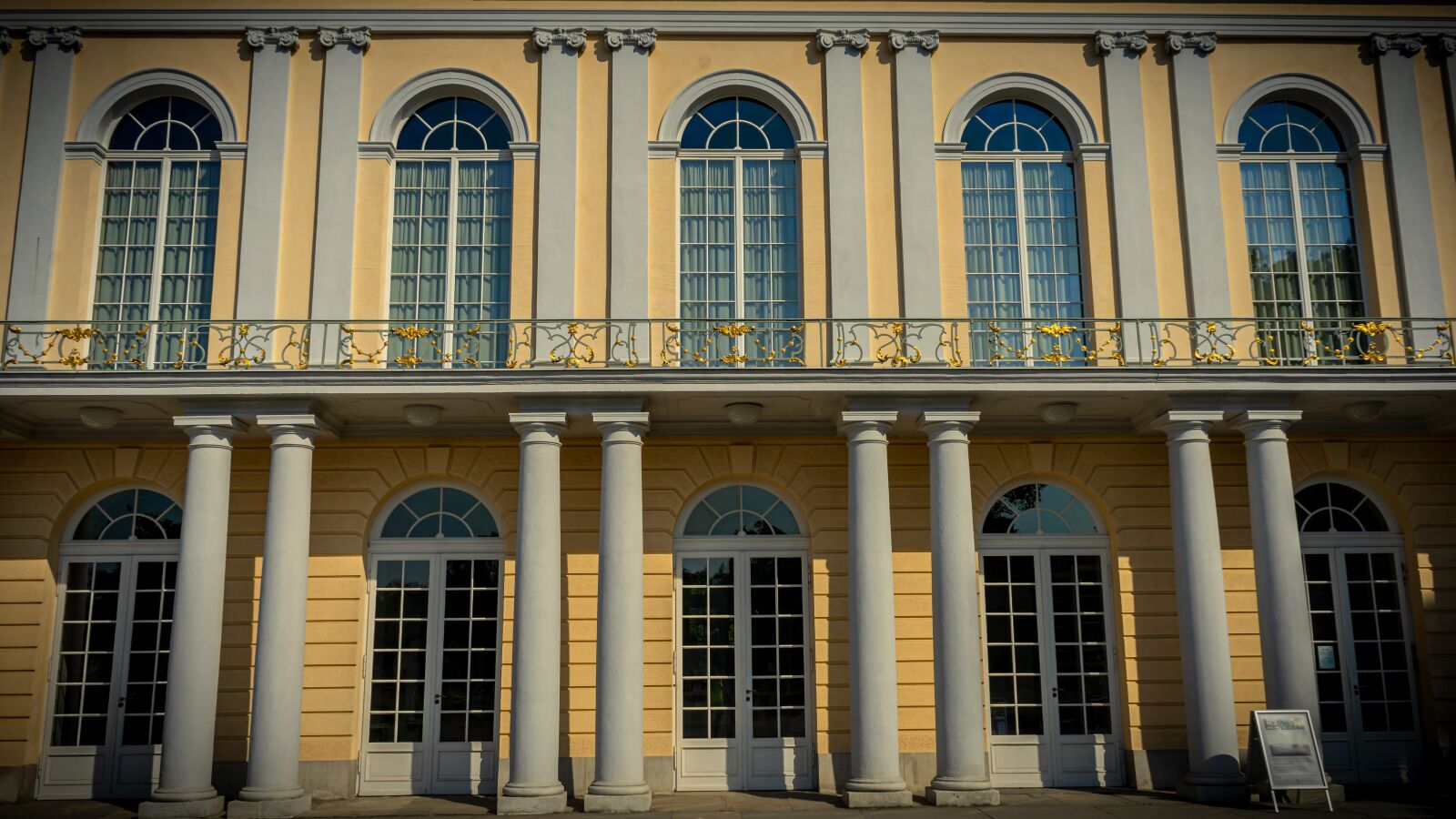 Sony a7 II + Sony FE 28-70mm F3.5-5.6 OSS sample photo. Castle, facade, window photography