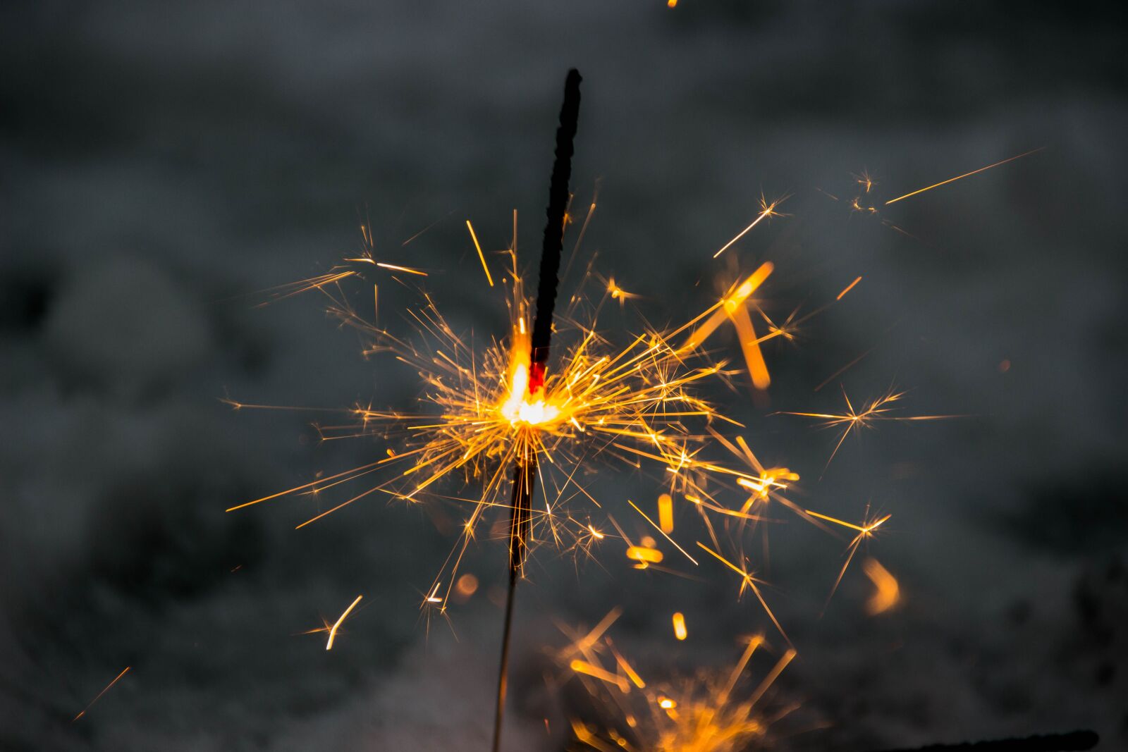 Canon EOS 600D (Rebel EOS T3i / EOS Kiss X5) sample photo. Star splashes, silvester, fireworks photography
