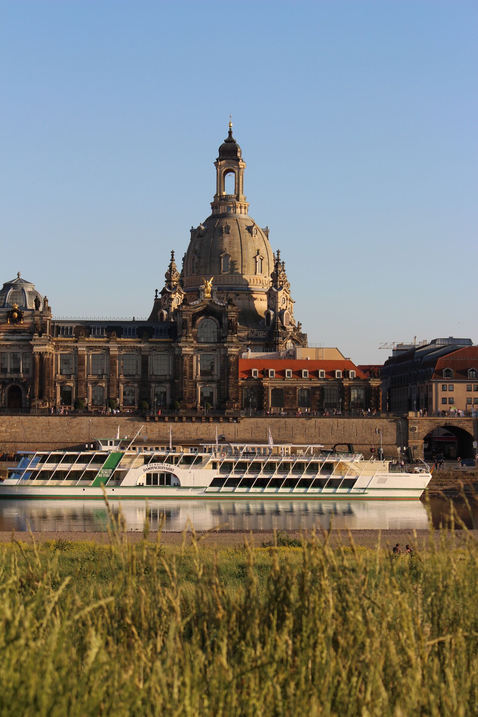 Canon EOS 700D (EOS Rebel T5i / EOS Kiss X7i) sample photo. Dresden, elbe, grass photography