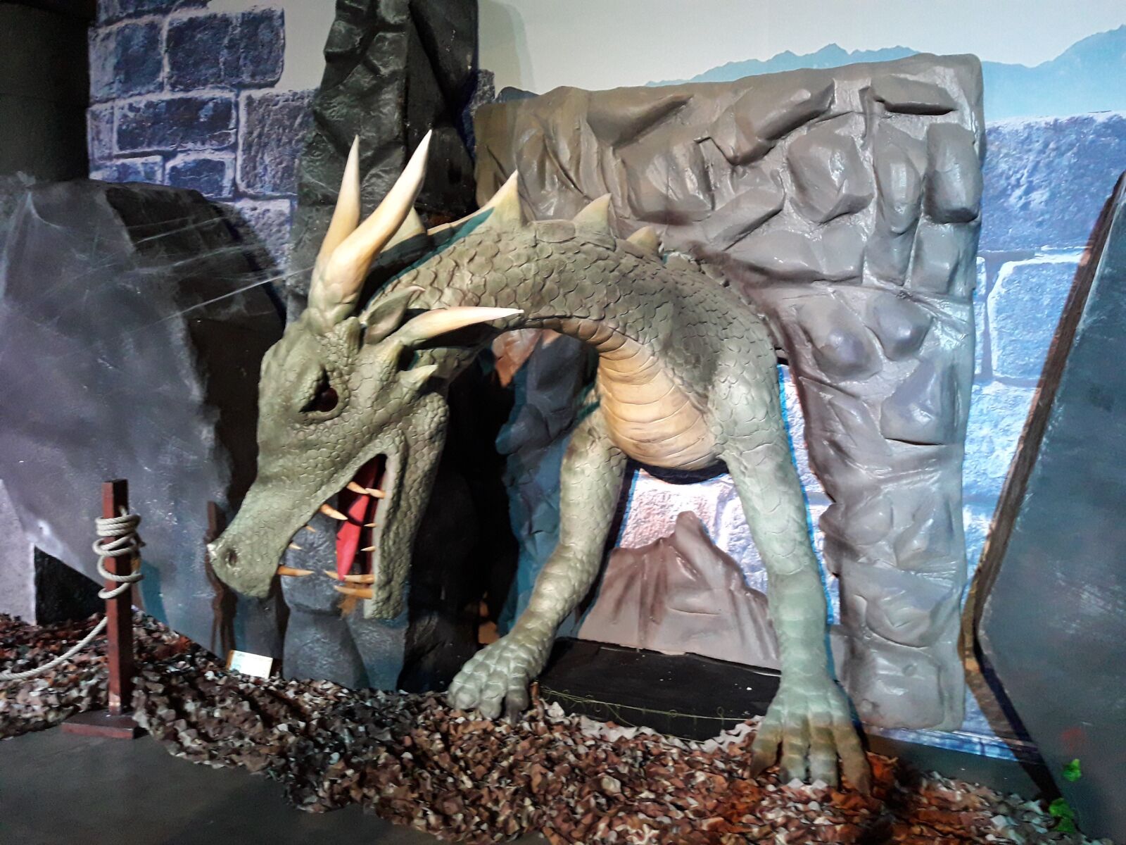 Samsung Galaxy J7 Neo sample photo. Dragon, sculpture, decoration photography