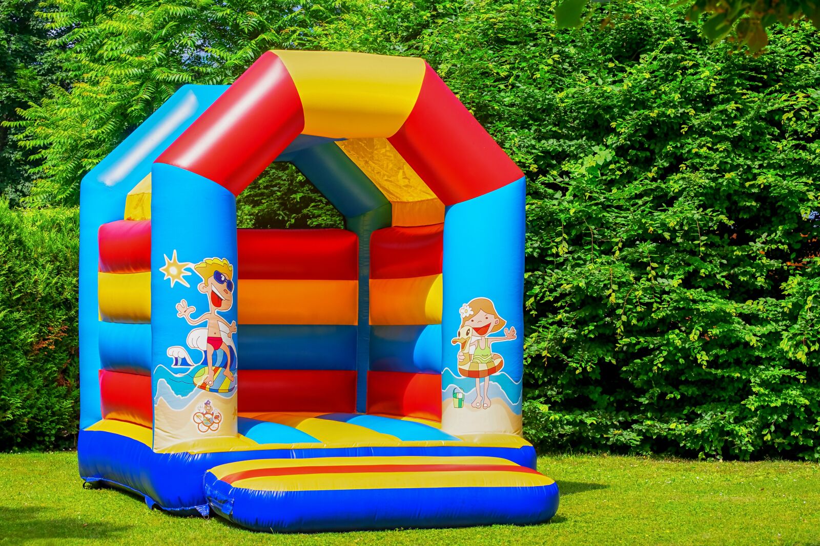 Fujifilm XF 55-200mm F3.5-4.8 R LM OIS sample photo. Bouncy castle, air cushion photography