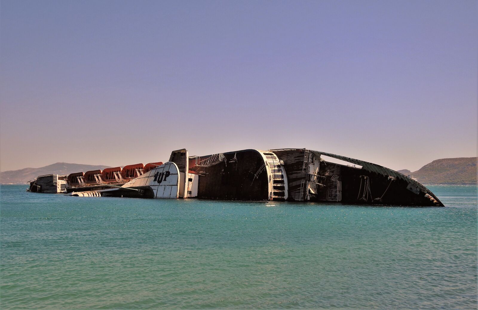 Nikon Coolpix P900 sample photo. Ship, shipwrecked, sea photography