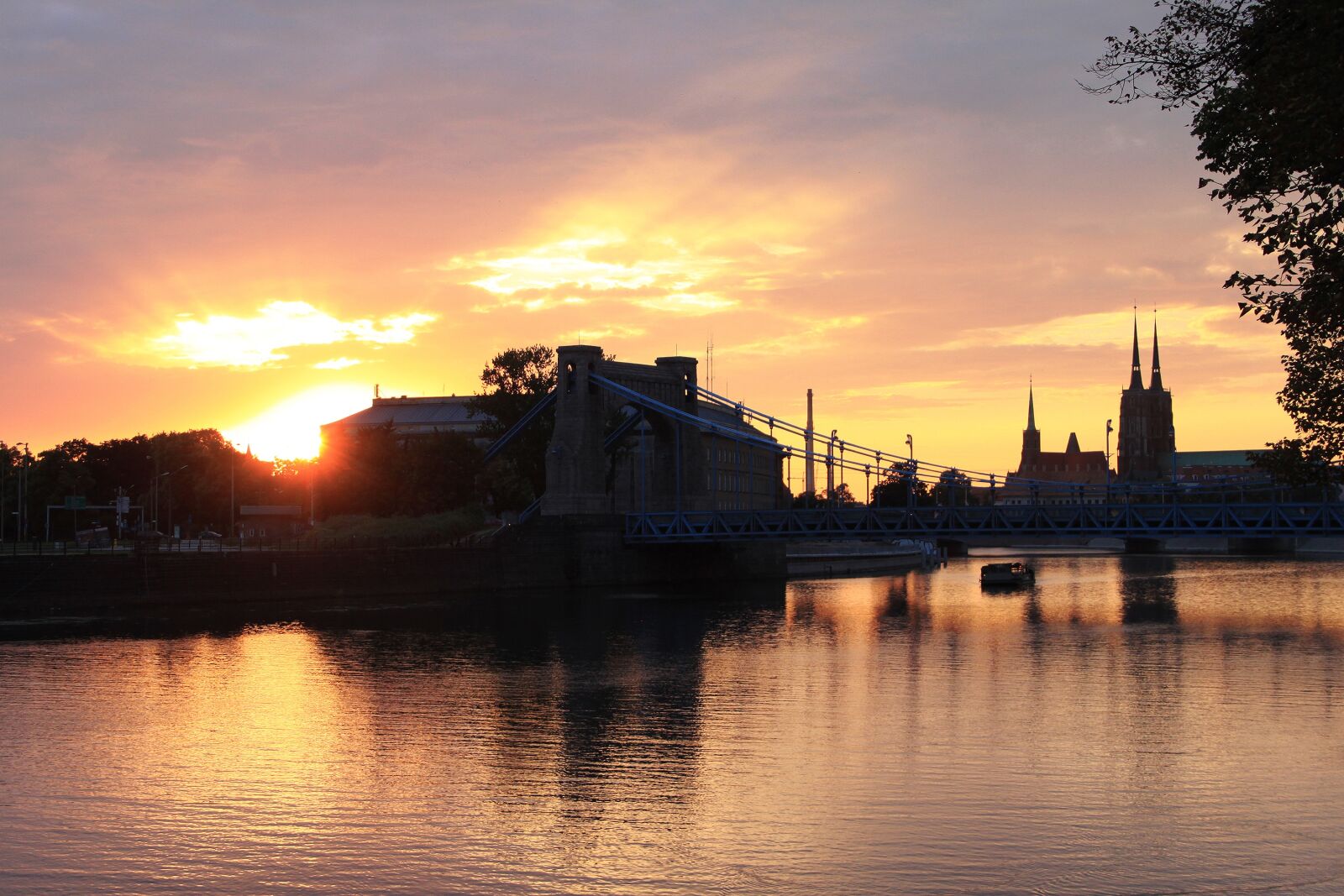 Canon EOS 500D (EOS Rebel T1i / EOS Kiss X3) sample photo. Sunset, monolithic part of photography