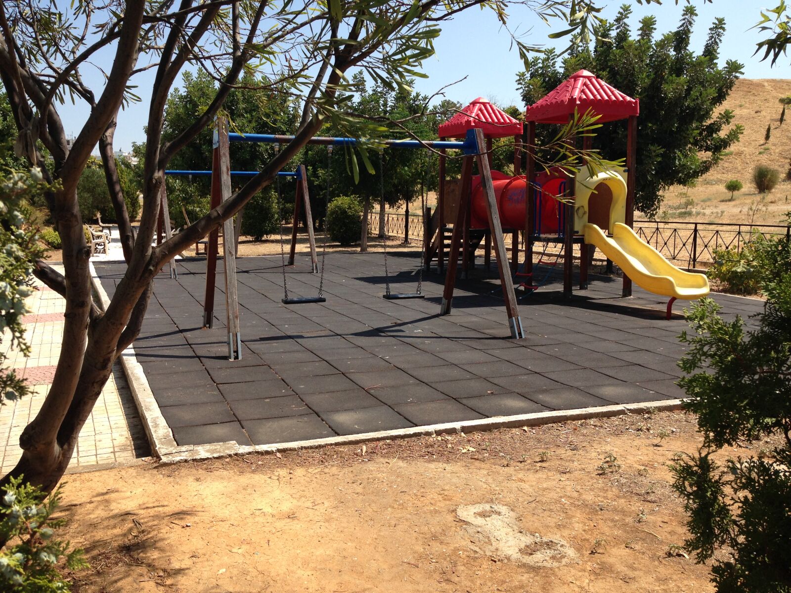iPhone 5 back camera 4.12mm f/2.4 sample photo. Kid, playground photography