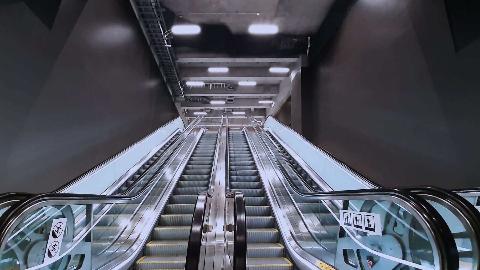 Samsung Galaxy A50 sample photo. Subway, urban, empty city photography