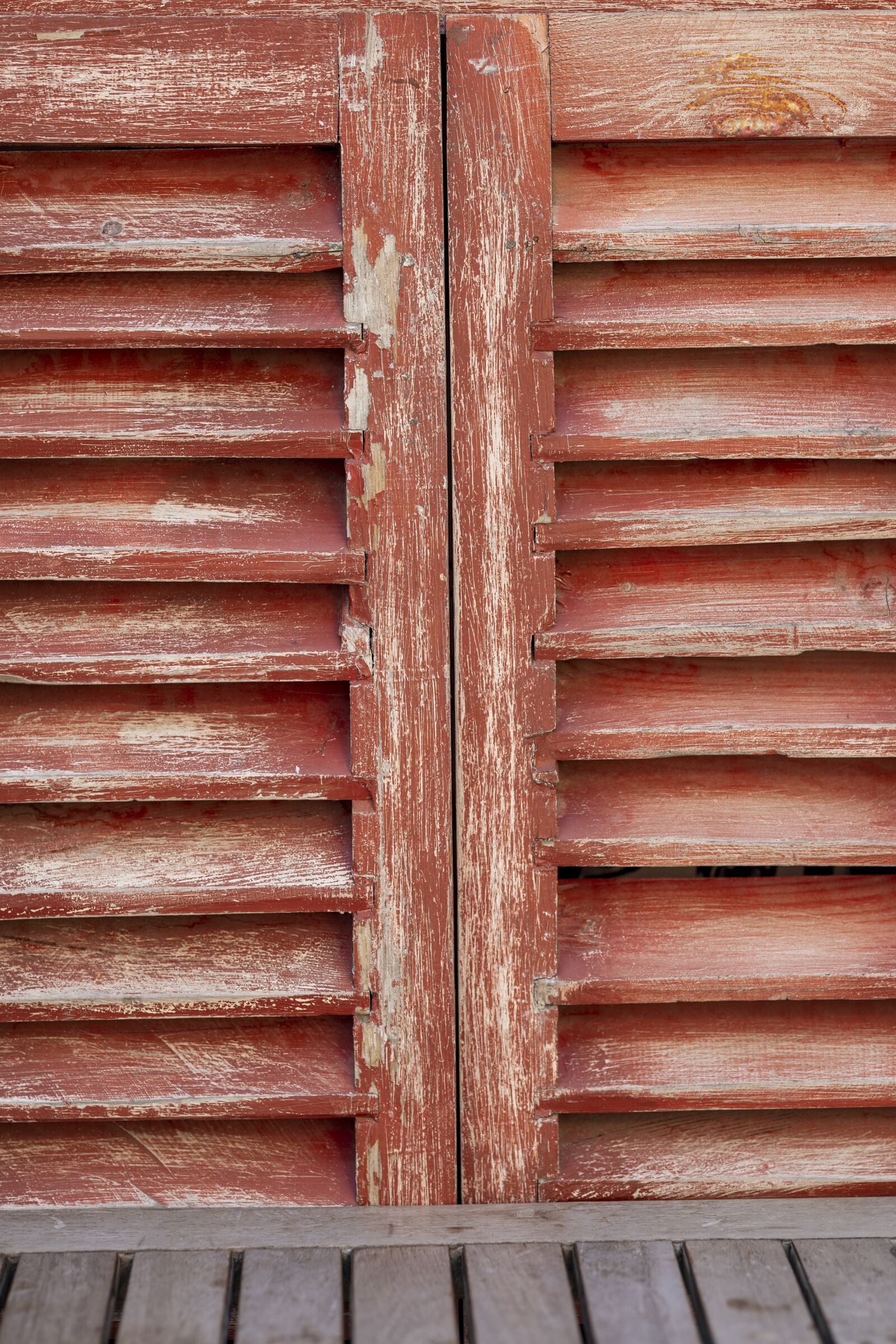 Canon RF 85mm F1.2L USM sample photo. Wood, window, closed photography