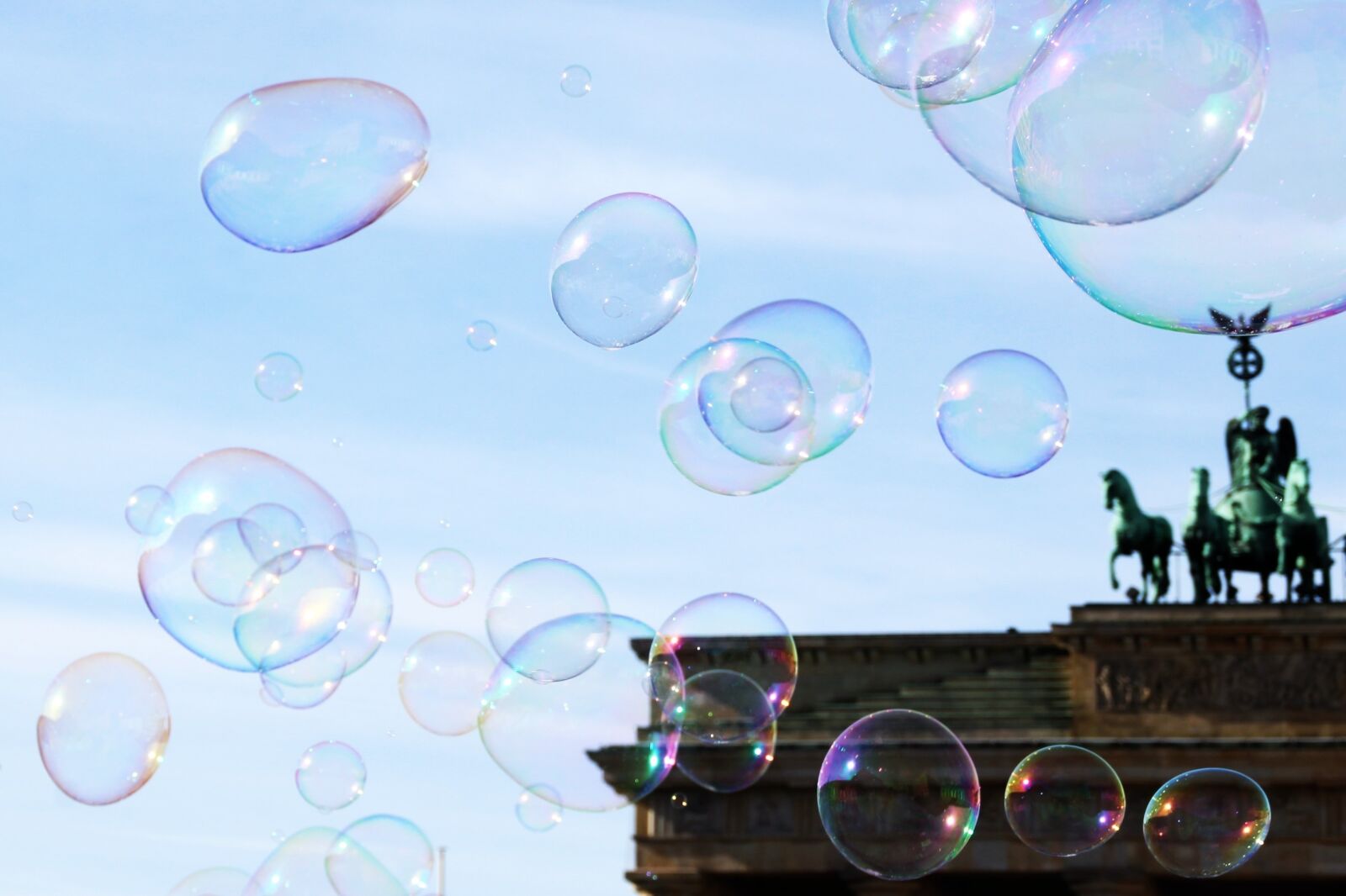 Canon EOS 1200D (EOS Rebel T5 / EOS Kiss X70 / EOS Hi) sample photo. Berlin, soap bubbles, brandenburg photography