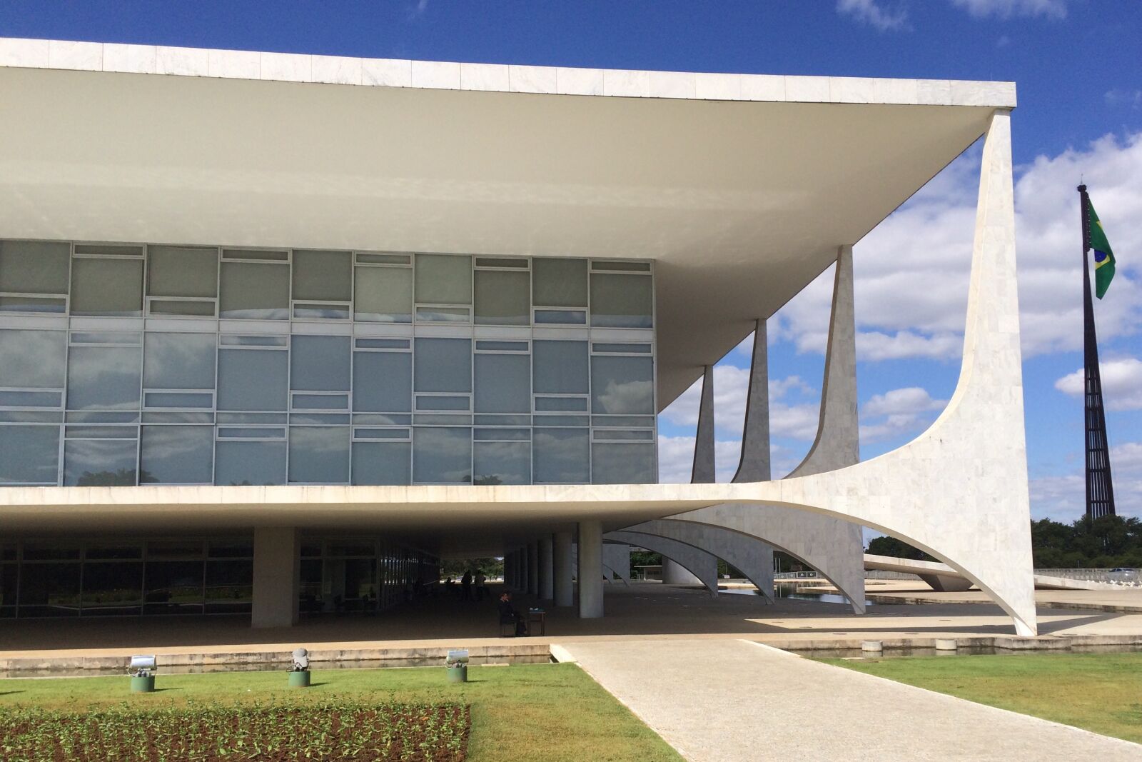 iPhone 5s back camera 4.12mm f/2.2 sample photo. Brasilia, palace of the photography
