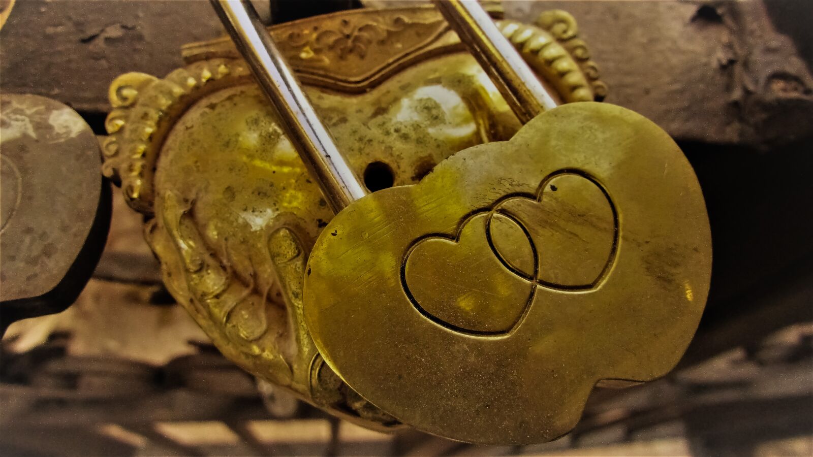 Canon PowerShot SX400 IS sample photo. Love, padlock, romance photography