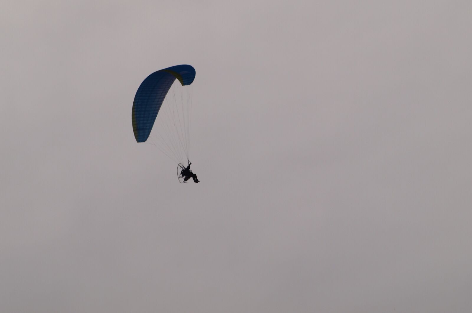 Olympus E-510 (EVOLT E-510) sample photo. Paraglider, paragliding, flying photography