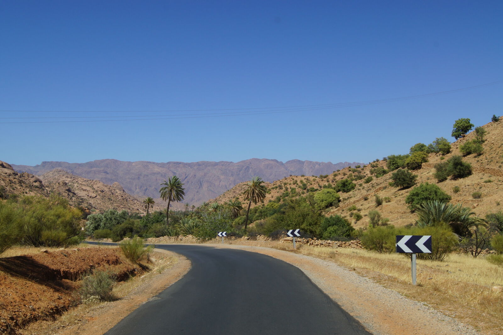 Sony SLT-A33 sample photo. Desert, road, turn photography