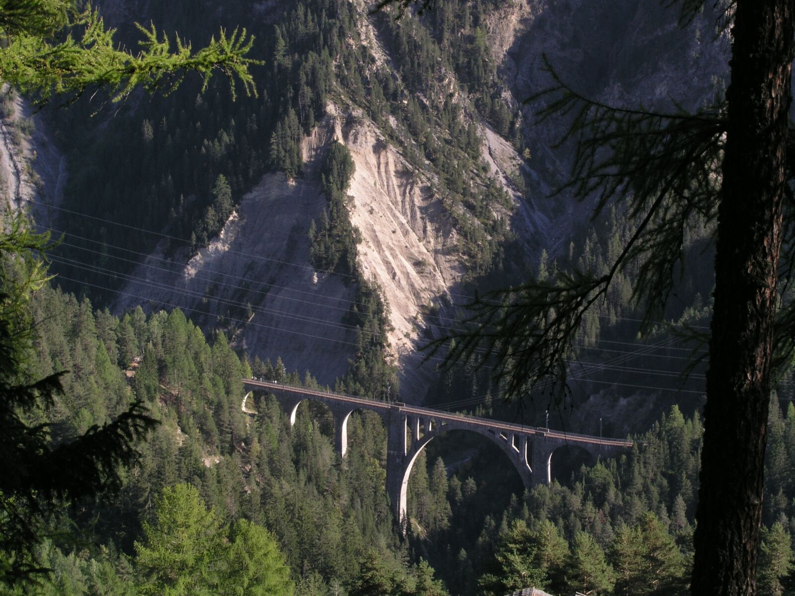 Olympus C5050Z sample photo. Switzerland, railway bridge, viaduct photography