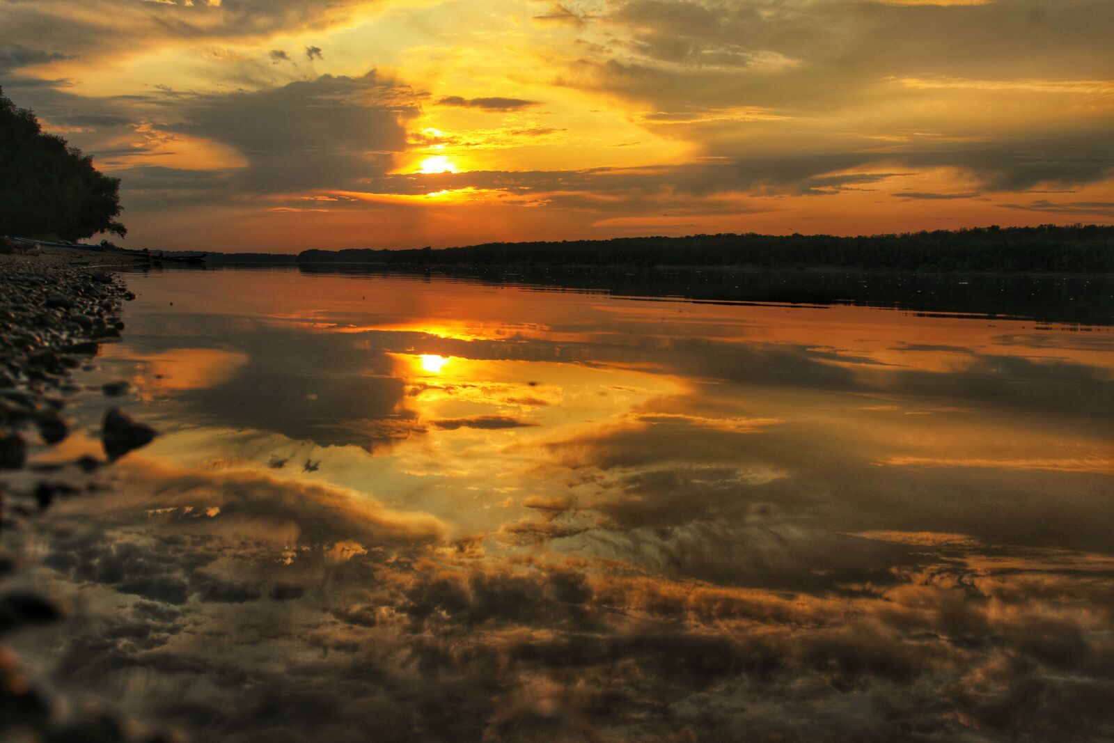 Canon EOS 7D Mark II + Canon EF 24-105mm F3.5-5.6 IS STM sample photo. River, sunset, clouds photography