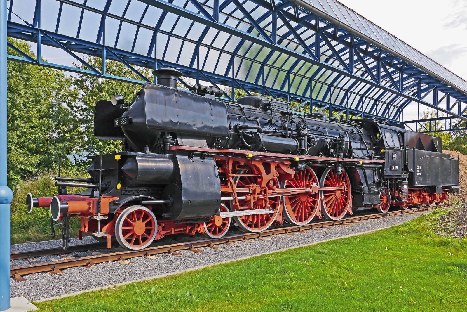 Panasonic Lumix DMC-GH3 sample photo. Steam locomotive, monument, offenburg photography