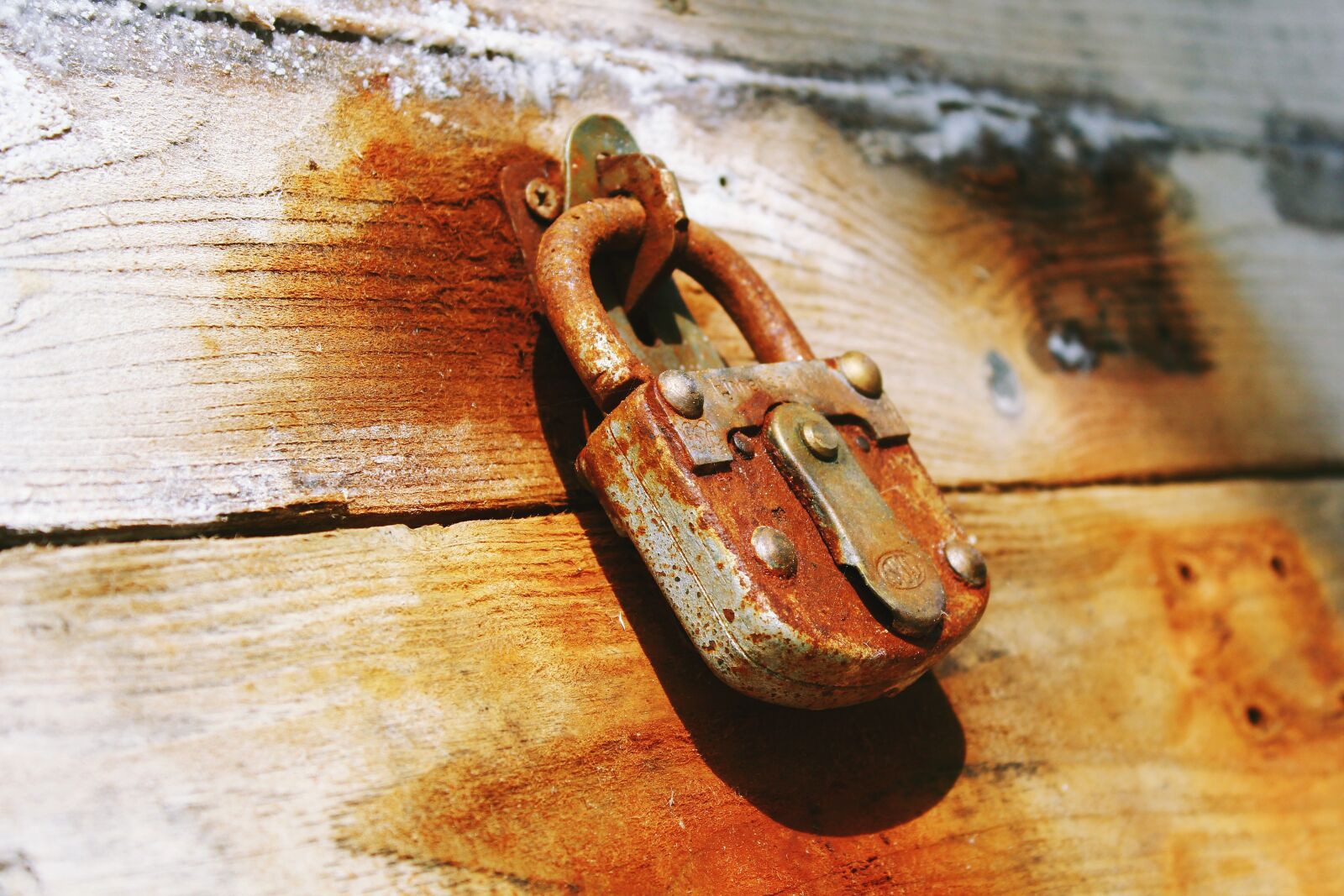 Canon EOS 1200D (EOS Rebel T5 / EOS Kiss X70 / EOS Hi) sample photo. Castle, padlock, metal photography