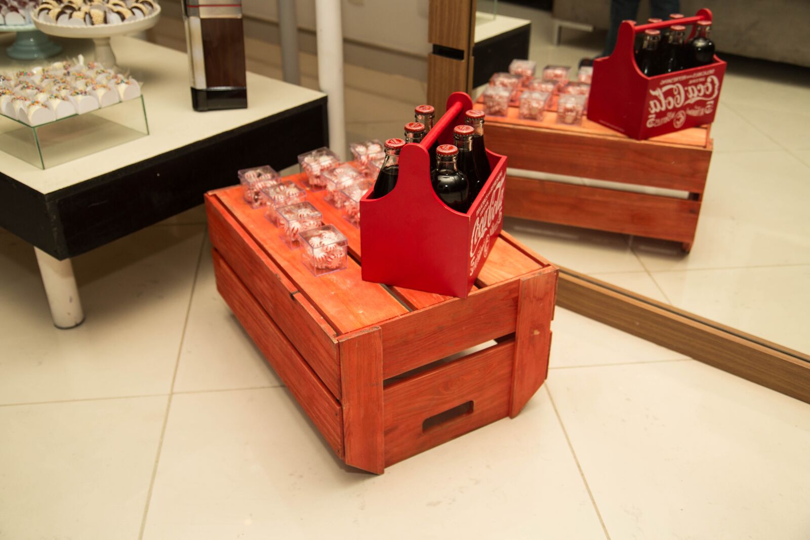 Canon EF 24-105mm F4L IS USM sample photo. Coca-cola, garnish, party photography