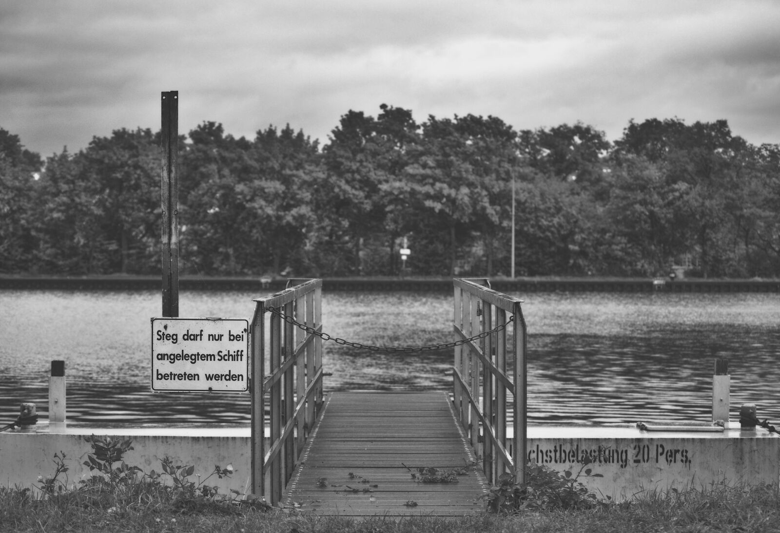 Nikon D5000 sample photo. Jetty, farewell, water photography