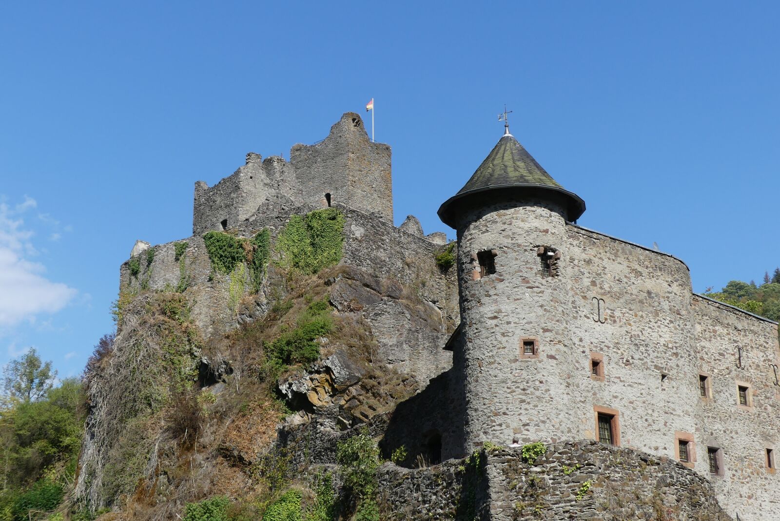 Panasonic Lumix DMC-FZ300 sample photo. Castle, eifel, manderscheid photography
