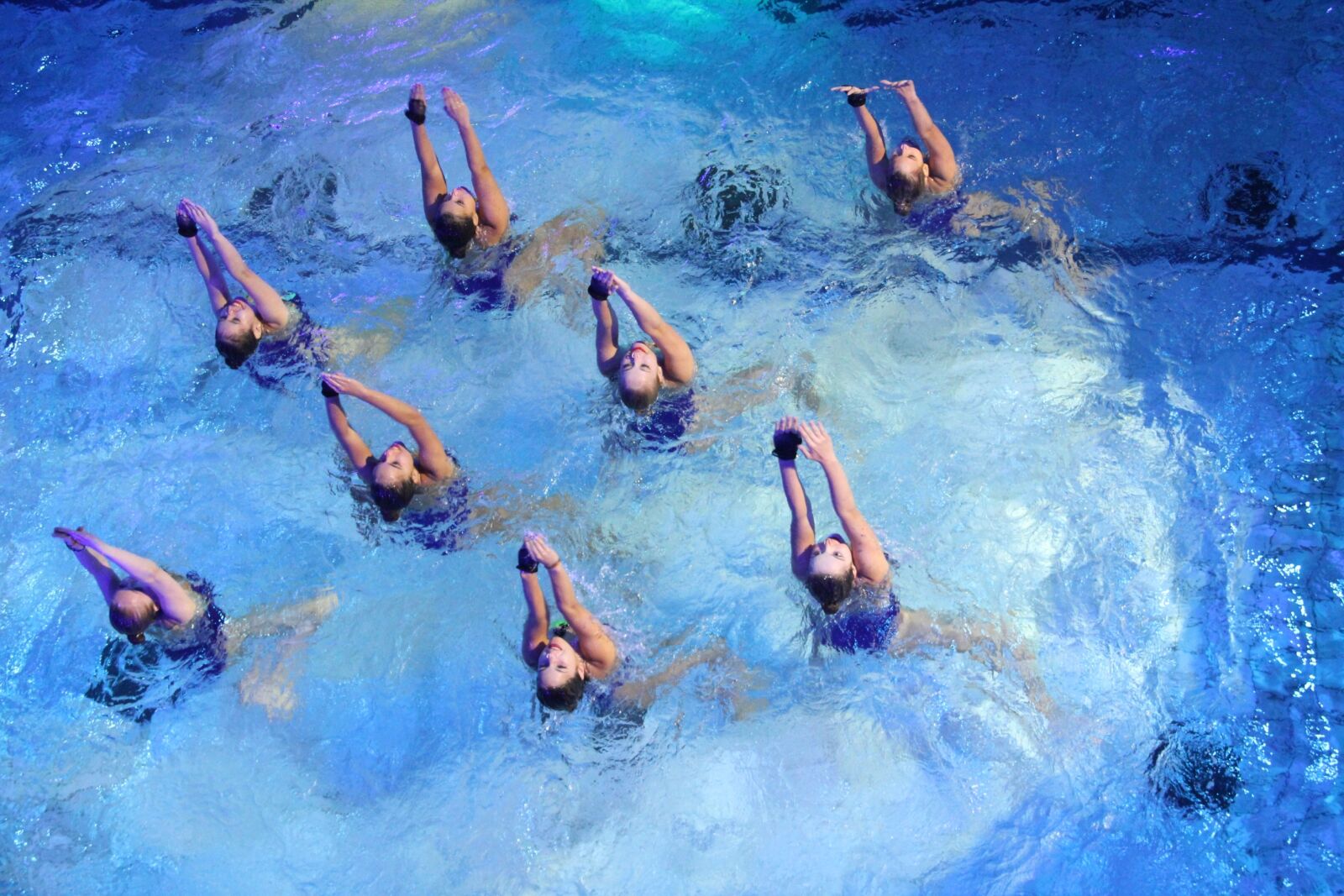 Canon EOS 550D (EOS Rebel T2i / EOS Kiss X4) sample photo. Girls, water, pool photography