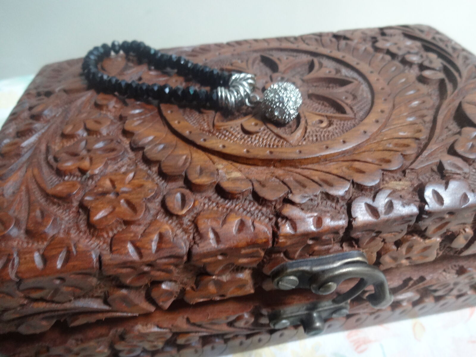 Sony DSC-WX100 sample photo. Box, bracelet, carved, wood photography