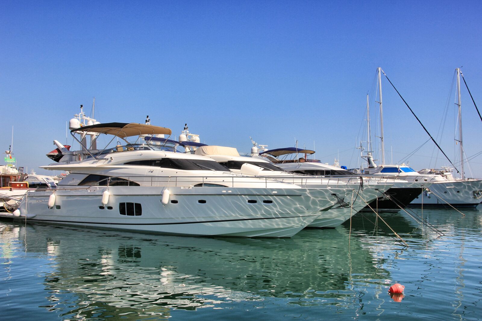 Canon EOS 550D (EOS Rebel T2i / EOS Kiss X4) sample photo. Waters, sea, yacht photography