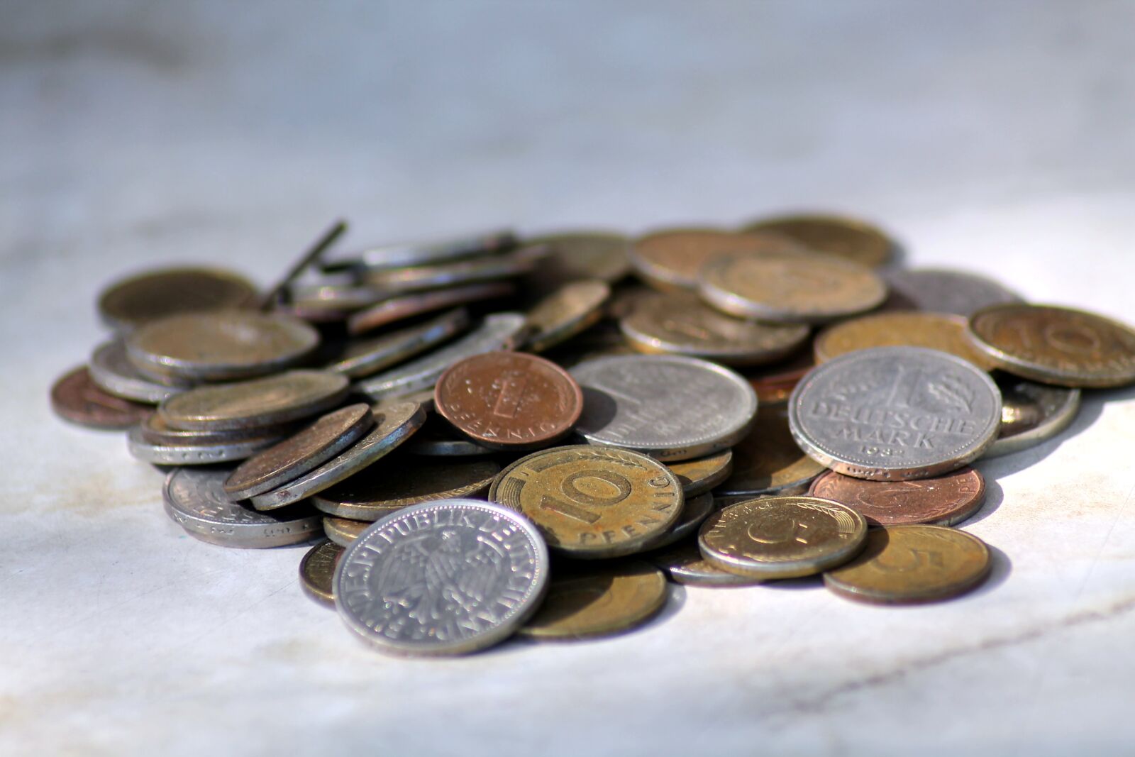 Canon EOS 1100D (EOS Rebel T3 / EOS Kiss X50) sample photo. Coins, macro, money photography