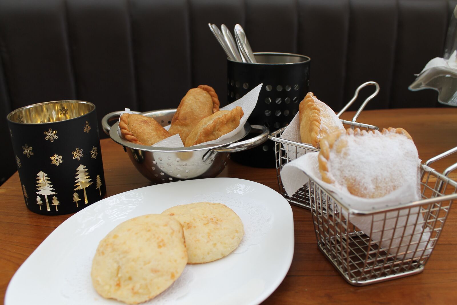 Canon EOS 1100D (EOS Rebel T3 / EOS Kiss X50) sample photo. Pie, coffee, delicious photography