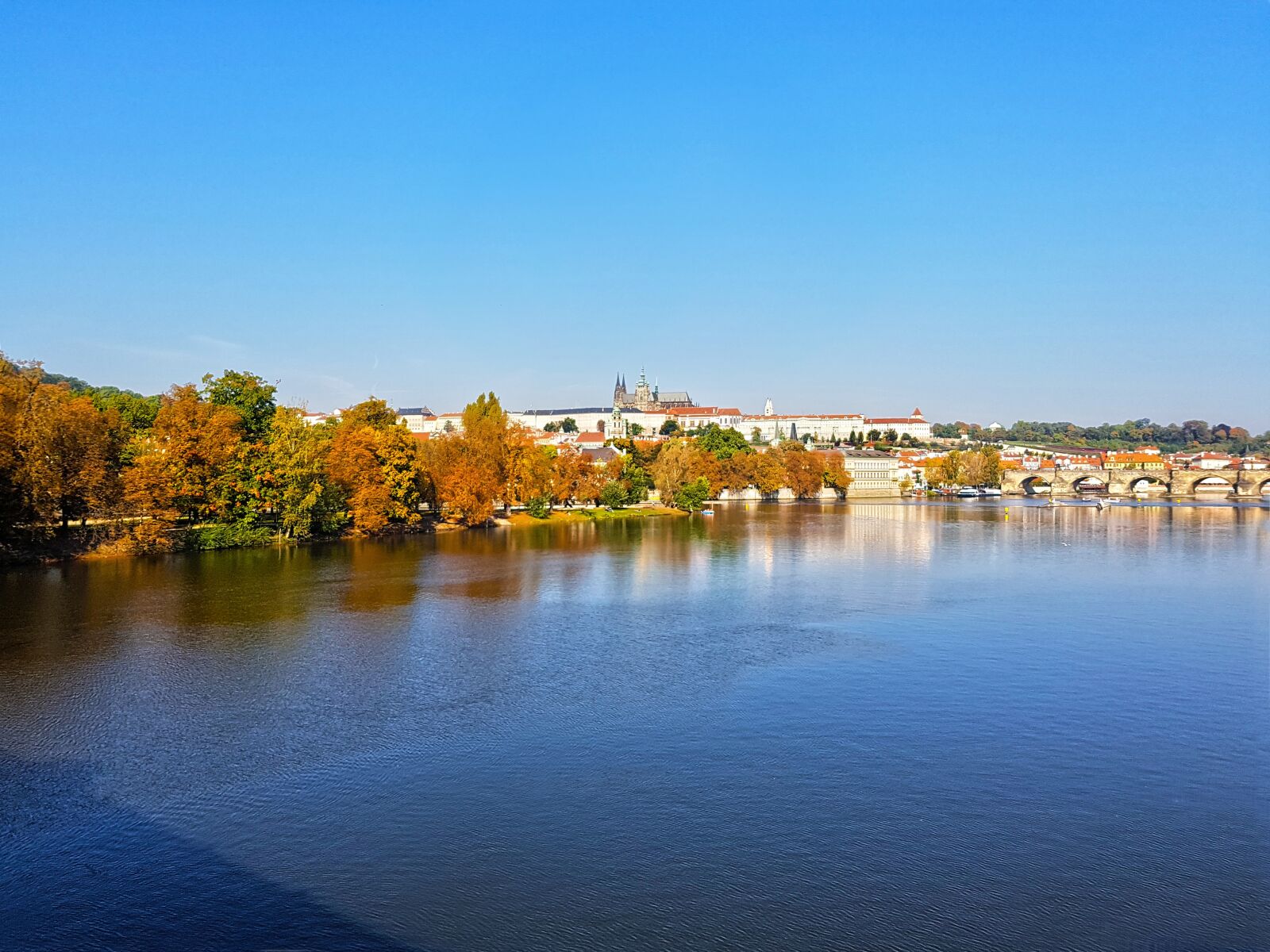 Samsung Galaxy S7 Edge sample photo. Prague, autumn, city photography