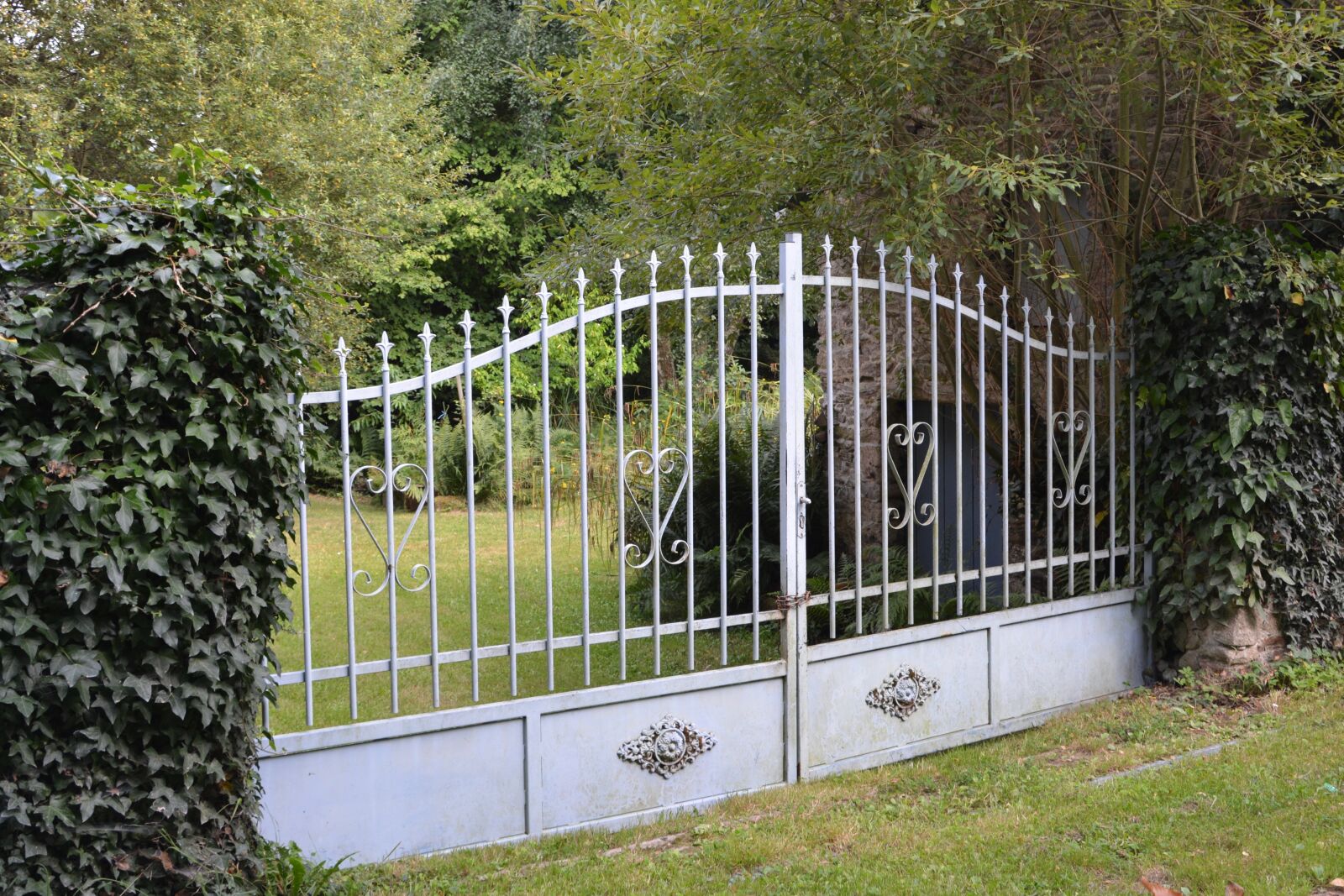 Nikon D5200 sample photo. Portal wrought iron, metal photography