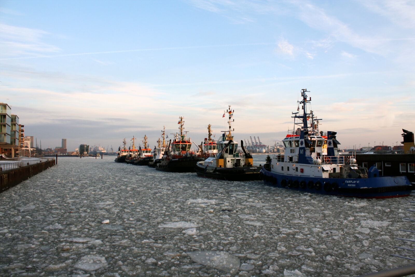 Canon EOS 1000D (EOS Digital Rebel XS / EOS Kiss F) sample photo. Boats, froze, germany, hamburg photography