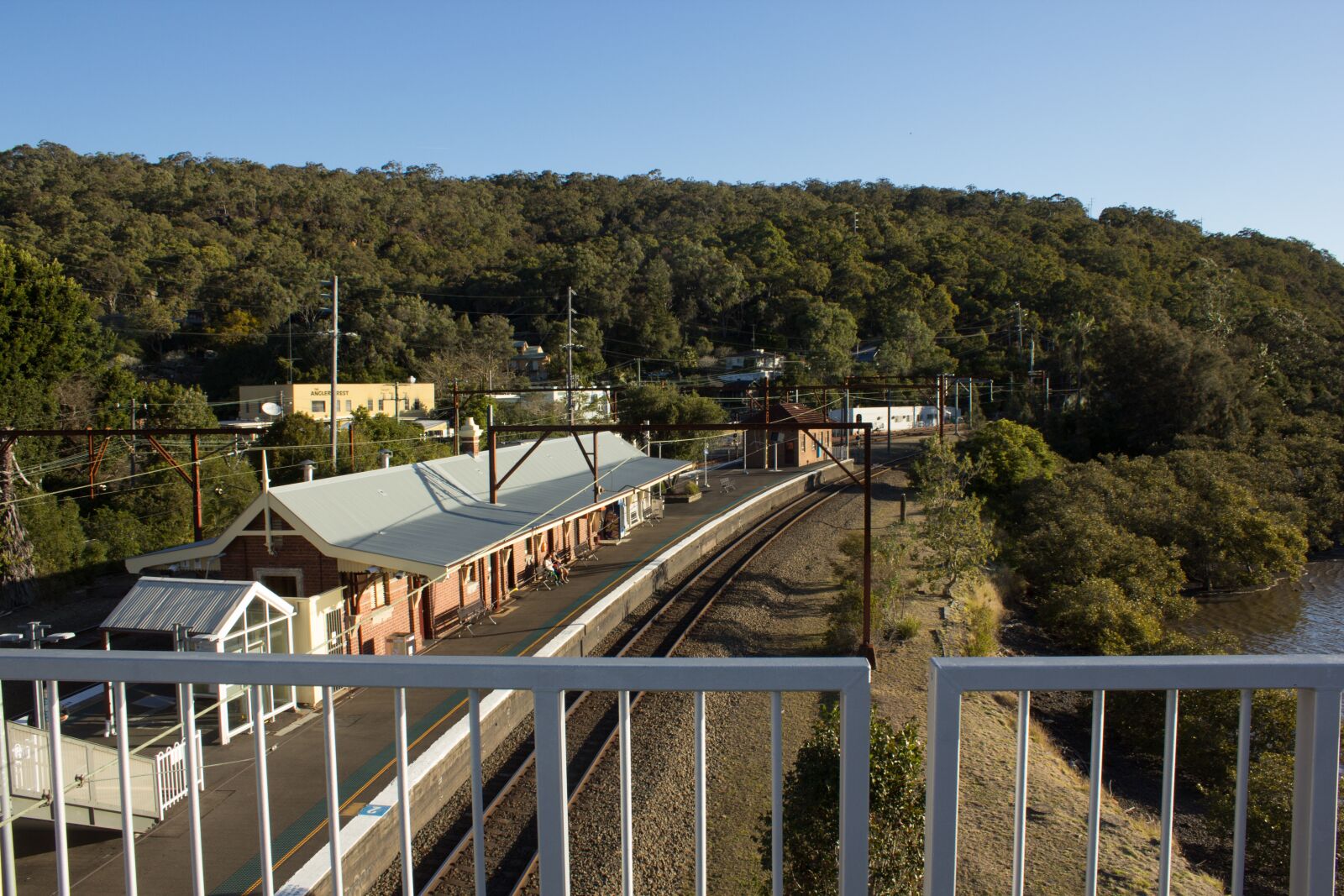 Canon EOS 60D + Canon EF-S 18-55mm F3.5-5.6 IS sample photo. Nsw, transport, train photography
