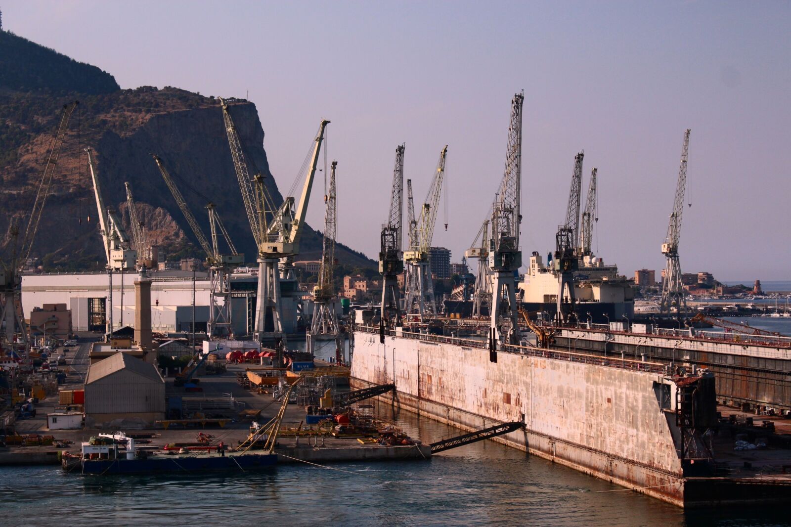 Canon EOS 700D (EOS Rebel T5i / EOS Kiss X7i) sample photo. Port, cranes, water photography