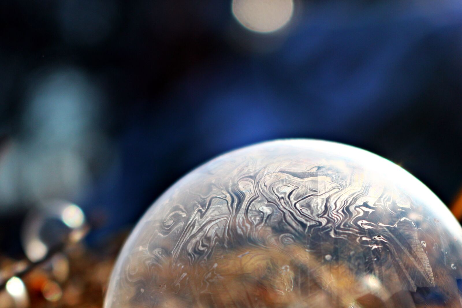 Canon EOS 100D (EOS Rebel SL1 / EOS Kiss X7) sample photo. Frozen bubble, ice crystal photography