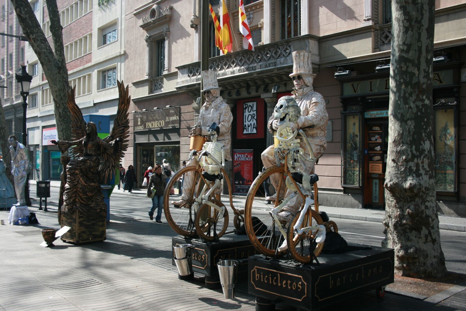 Canon EOS 400D (EOS Digital Rebel XTi / EOS Kiss Digital X) sample photo. Spain, barcelona, street attractions photography