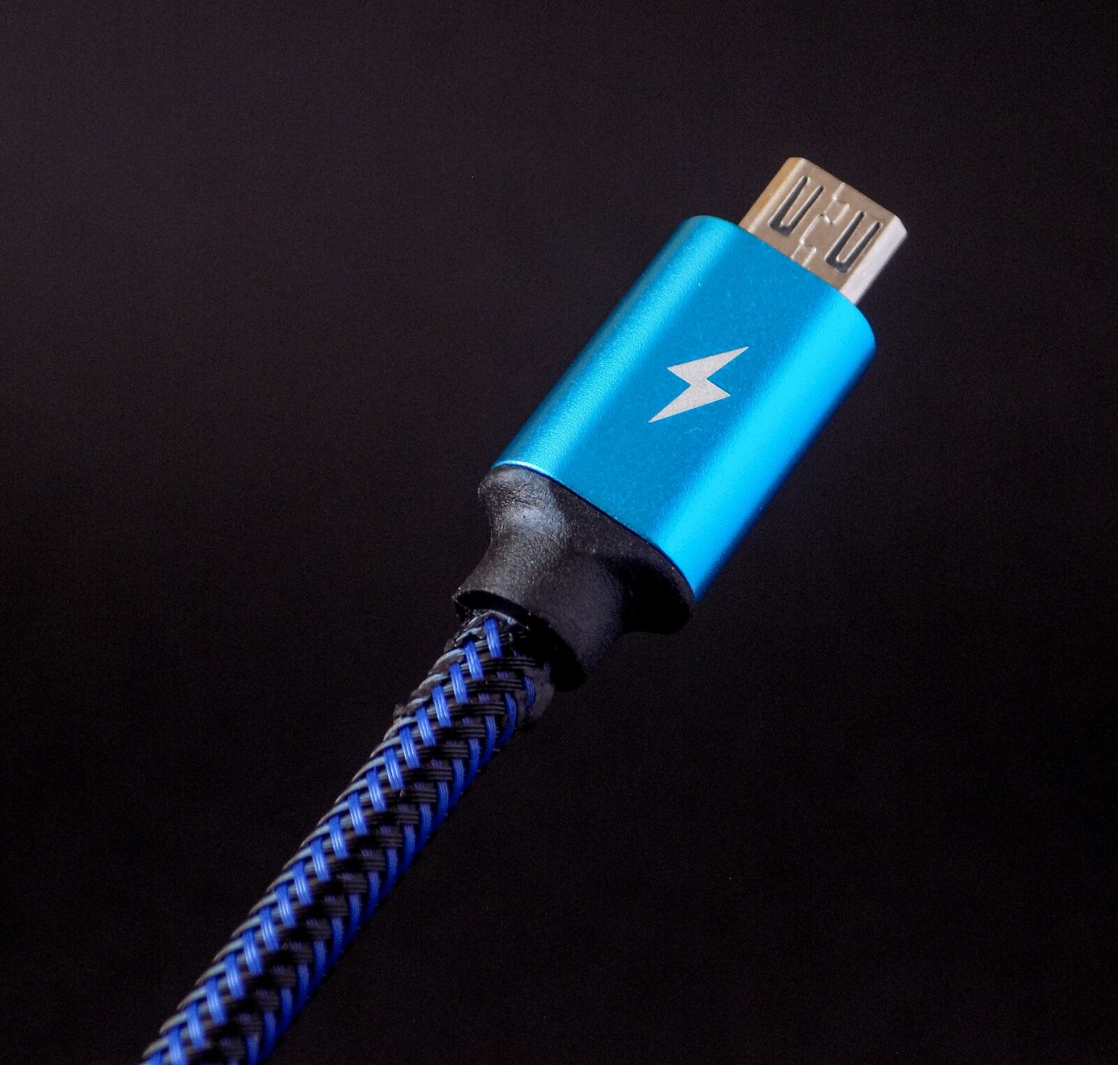 Nikon COOLPIX L330 sample photo. Cable, the cord, technology photography