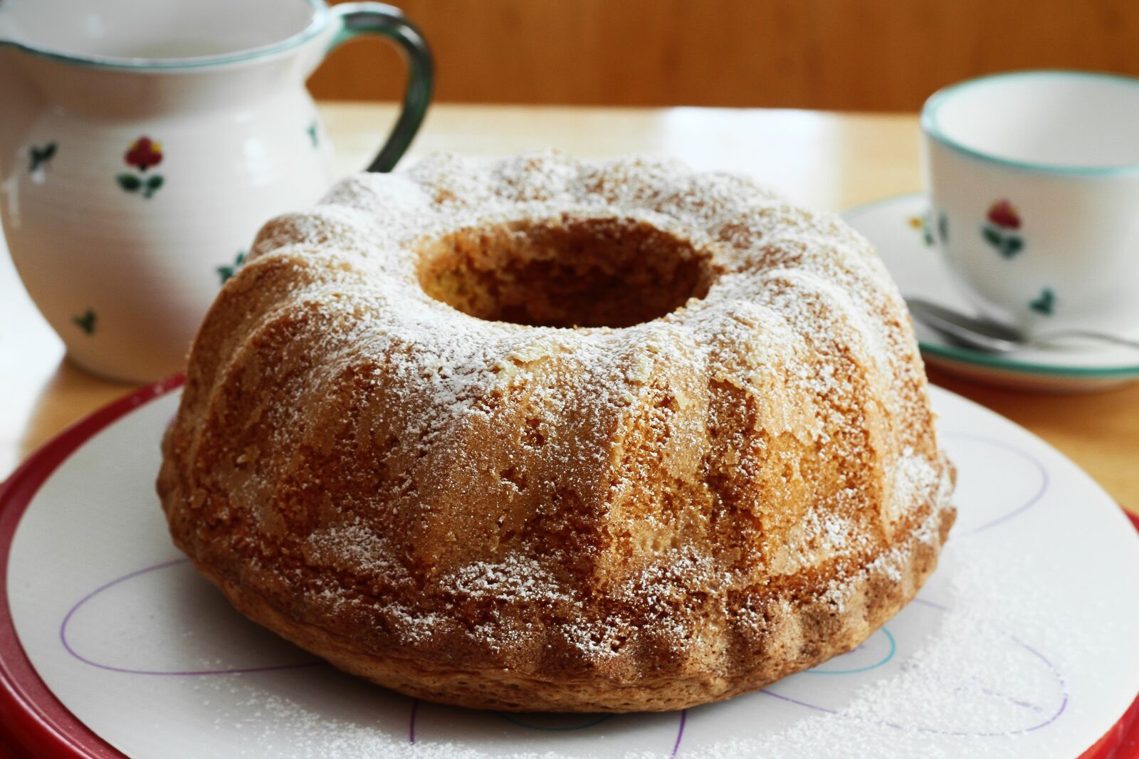 Canon EOS 7D + Canon EF 50mm F1.8 II sample photo. Cake, flour, bake photography