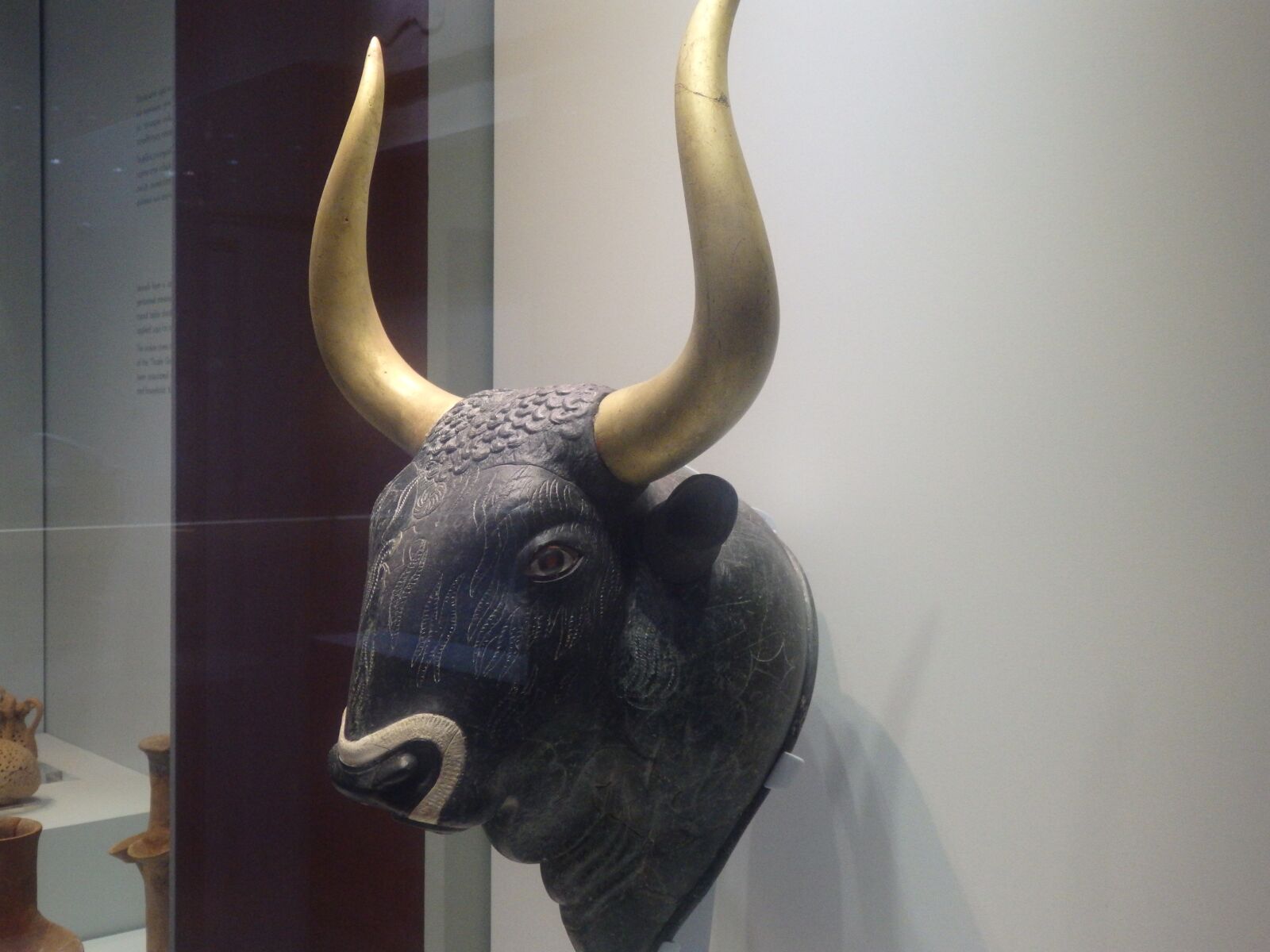 Olympus SZ-16,DZ-105 sample photo. Taurus, museum, heraklion photography