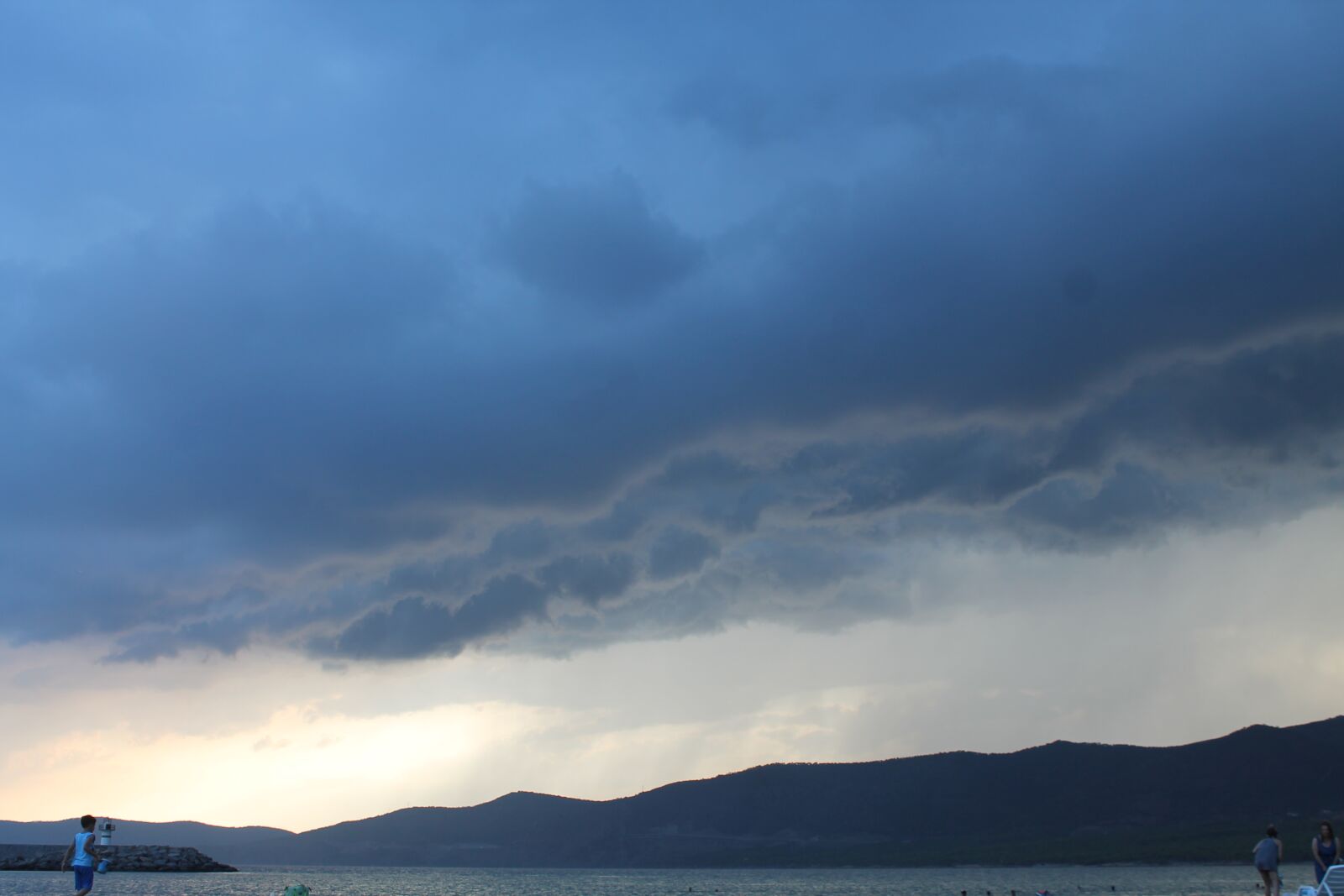 Canon EOS 1100D (EOS Rebel T3 / EOS Kiss X50) sample photo. Cloud, air, sky photography
