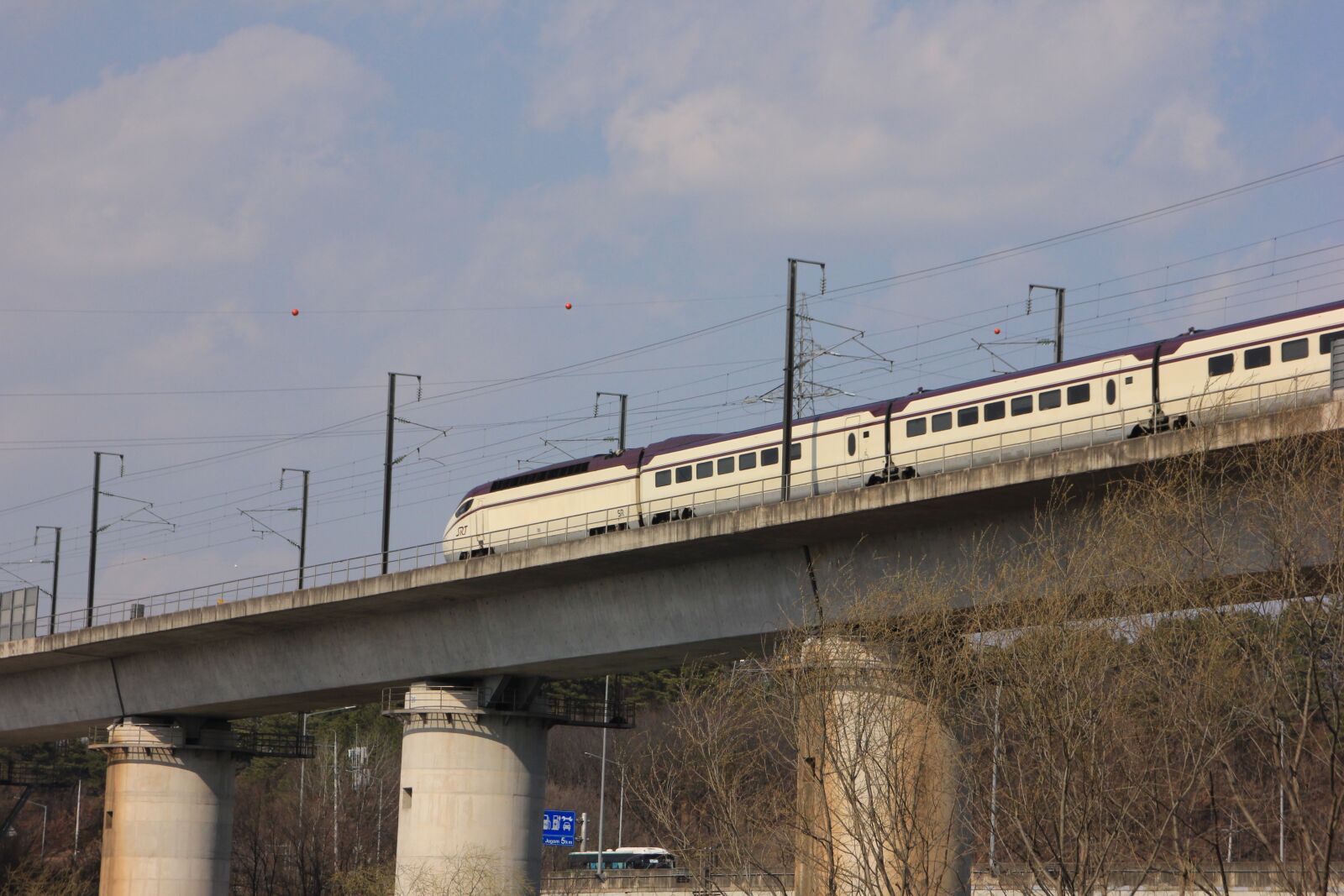 Canon EOS 600D (Rebel EOS T3i / EOS Kiss X5) sample photo. Korea, railway, transportation photography