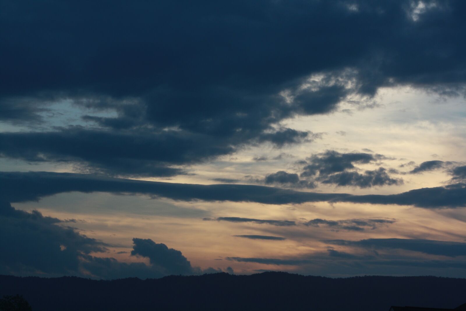 Canon EOS 1000D (EOS Digital Rebel XS / EOS Kiss F) sample photo. Sky, blue, clouds photography