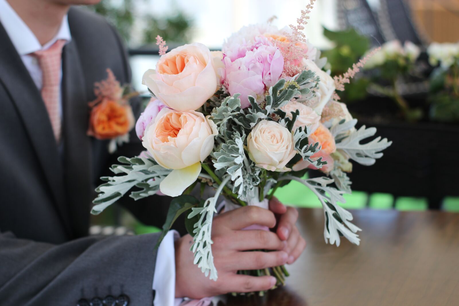 Canon EOS 600D (Rebel EOS T3i / EOS Kiss X5) sample photo. Bouquet, hands, love photography