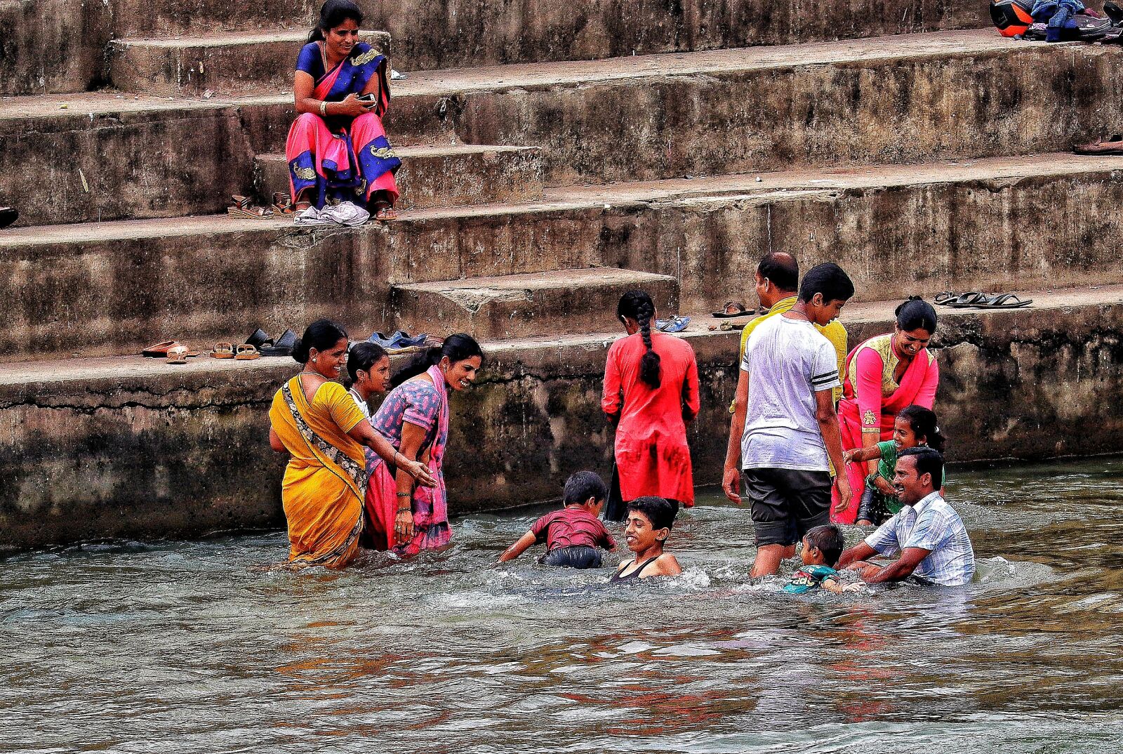 Canon EOS M50 (EOS Kiss M) sample photo. India, holy river, swim photography