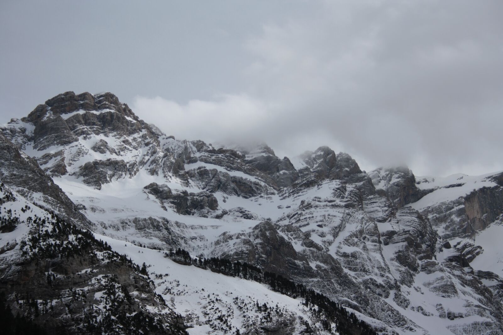 Canon EOS 1000D (EOS Digital Rebel XS / EOS Kiss F) sample photo. Mountain, snow, pyrenees photography