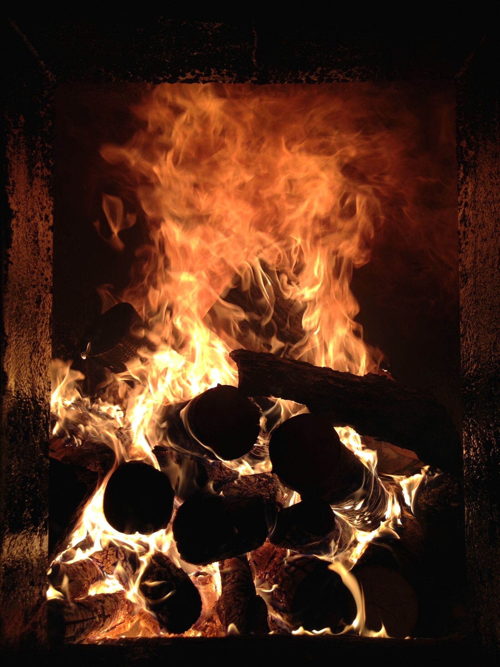 iPhone 5 back camera 4.12mm f/2.4 sample photo. Fire, burning wood, flame photography