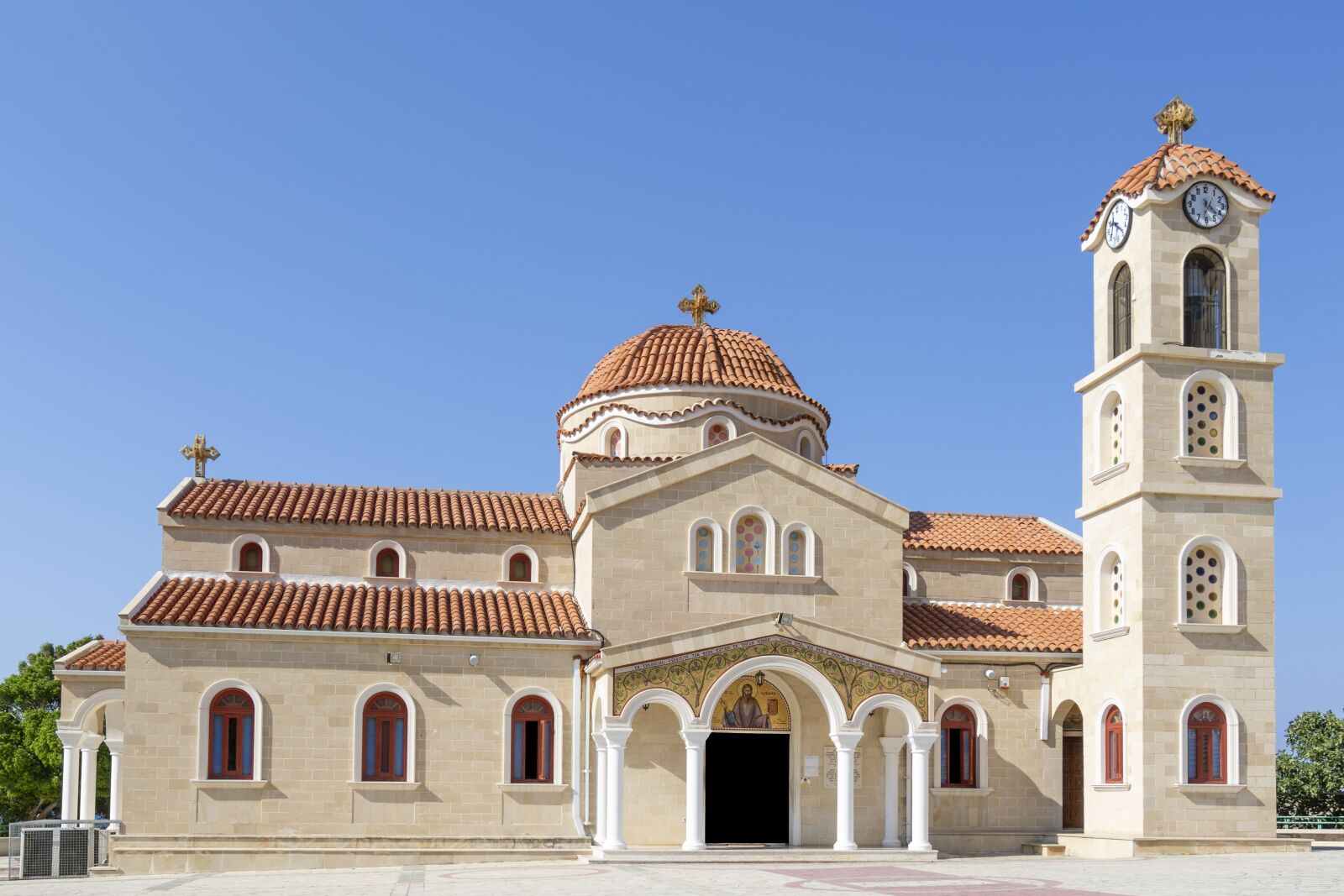 Canon EF-S 18-135mm F3.5-5.6 IS STM sample photo. Agios raphael, architecture, cathedral photography