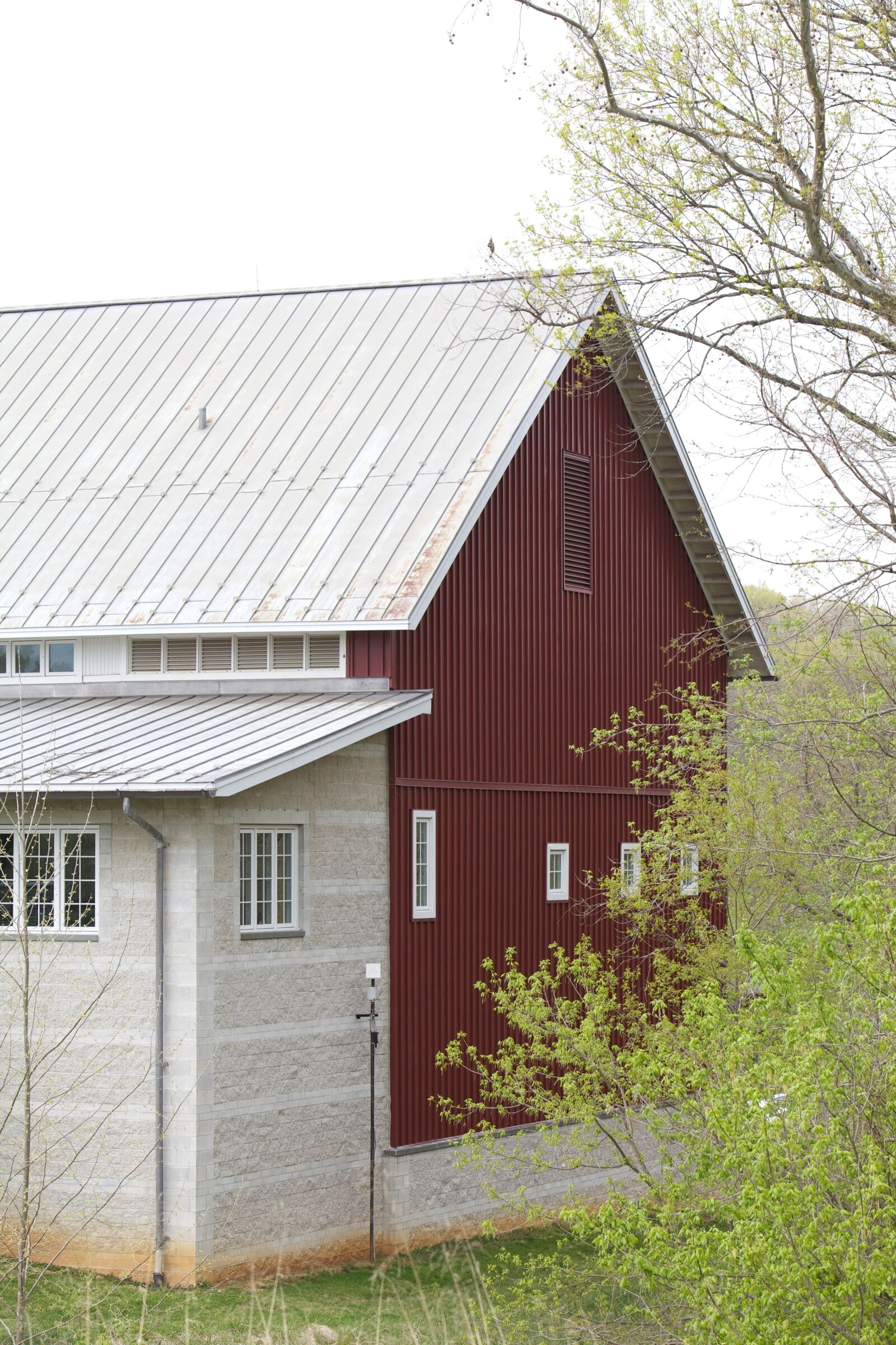 Canon EOS 5D Mark II sample photo. Bard, house, red, white photography