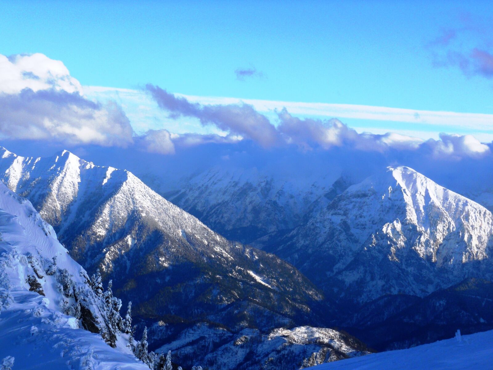 Nikon Coolpix S570 sample photo. Snow, mountain photography
