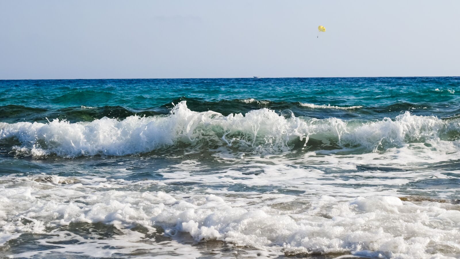 Nikon D3300 sample photo. Wave, spray, foam photography