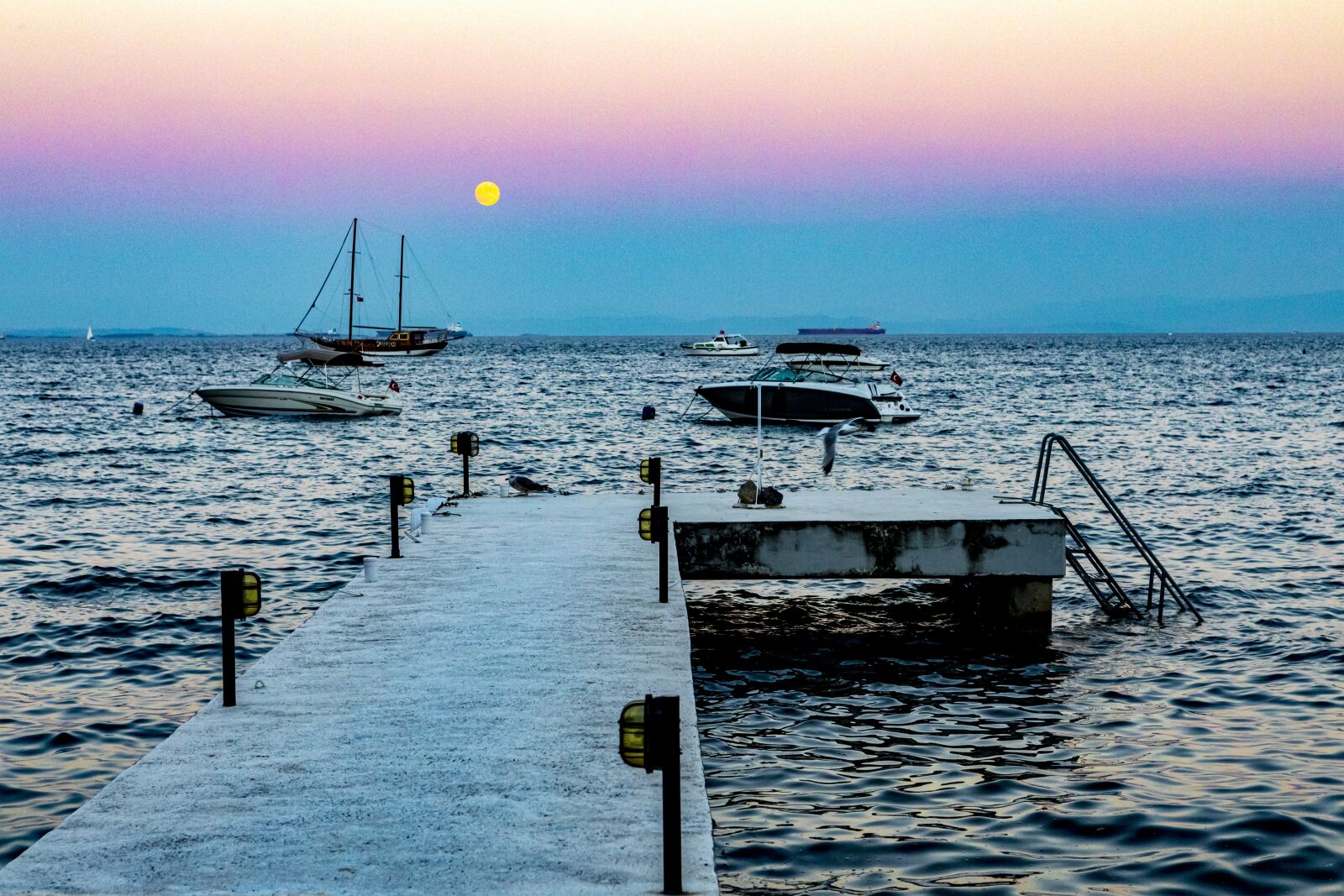 Canon EOS 5D Mark IV + Canon EF 24-70mm F2.8L USM sample photo. Jetty, sunset, boats photography