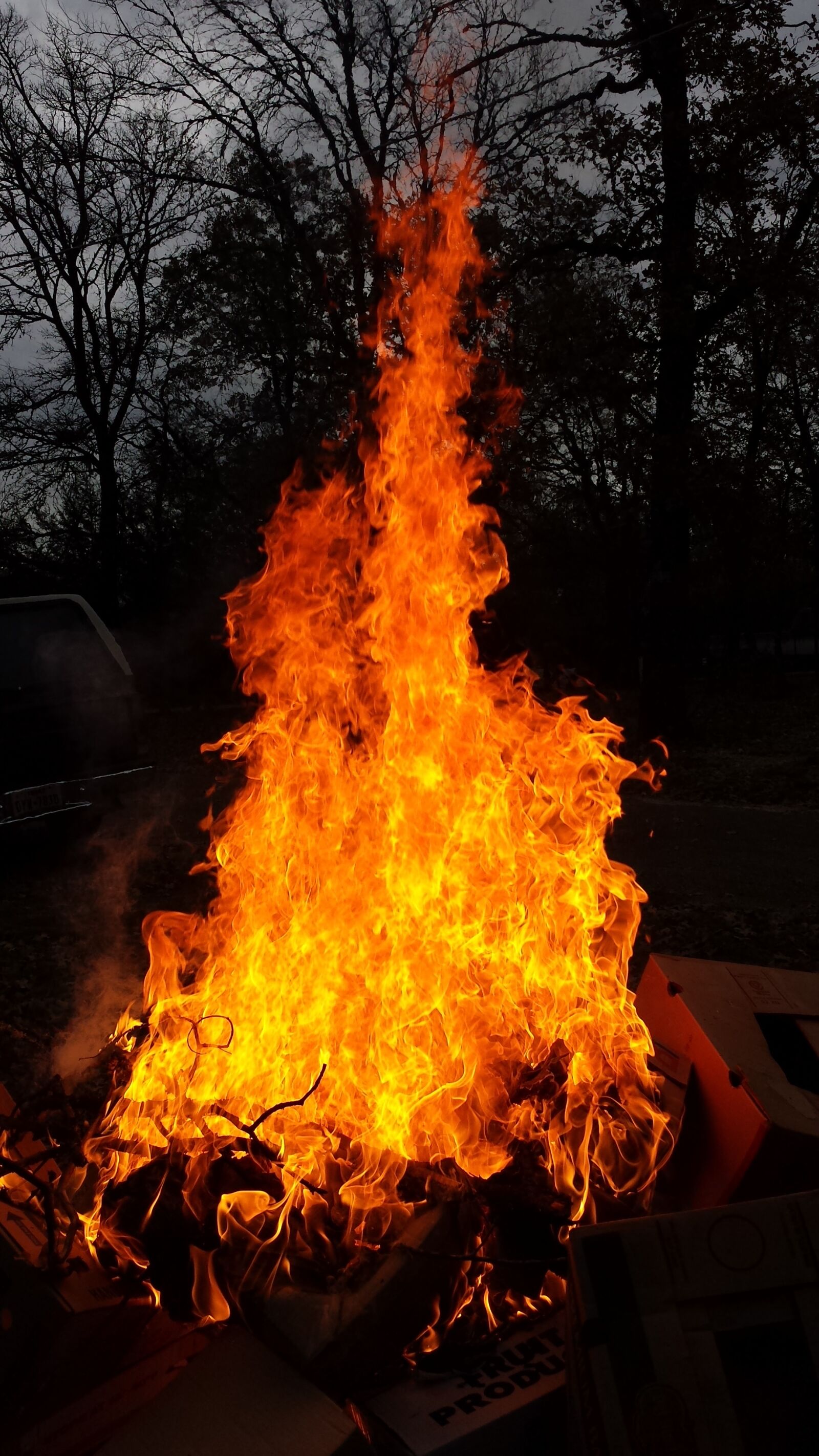 Samsung Galaxy S4 sample photo. Boxes, burning, fire, flame photography